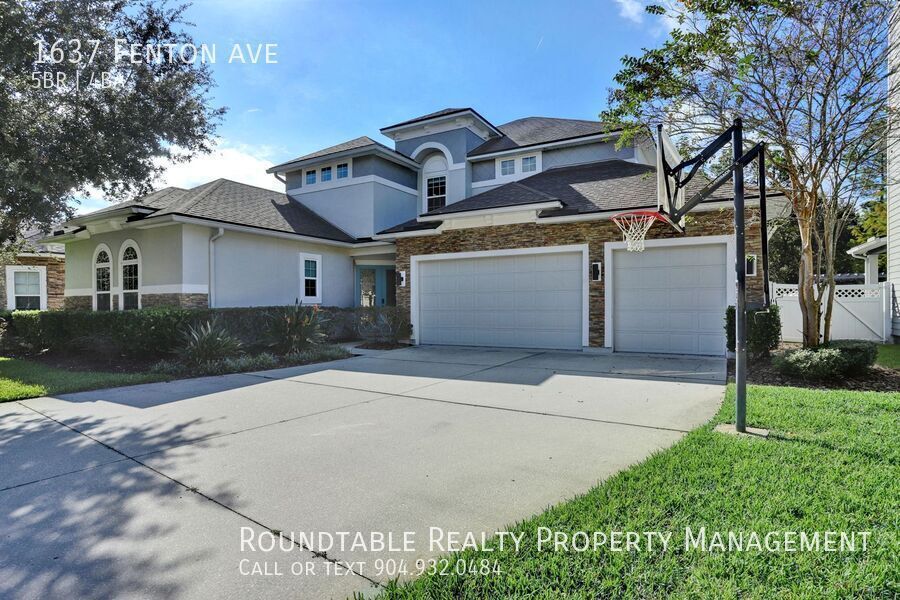 Gorgeous 5 bedroom/ 4 bathroom home in Durbin! property image