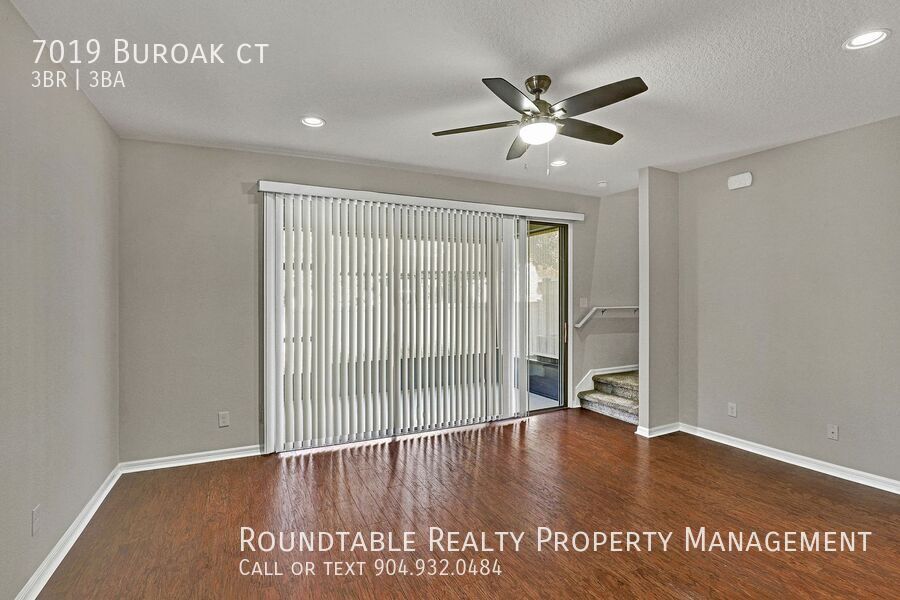 Renovated 3 bedroom/ 2.5 bathroom townhome in gated community! property image