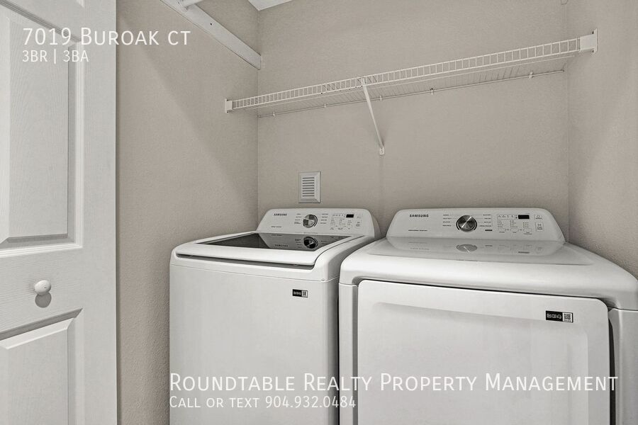 Renovated 3 bedroom/ 2.5 bathroom townhome in gated community! property image