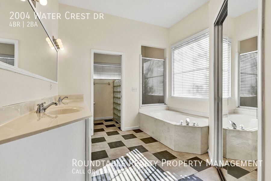 Great 4 bedroom/ 2 bathroom home in Eagle Harbor property image