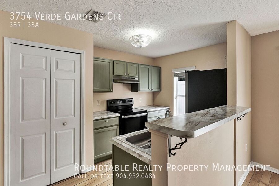 3 bedroom/ 2.5 bathroom townhome on the Northside! property image