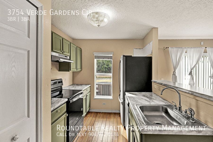 3 bedroom/ 2.5 bathroom townhome on the Northside! property image