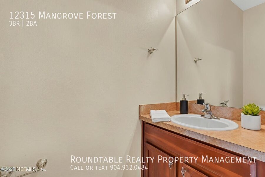 3 bedroom/ 2 bathroom townhome near the airport! property image