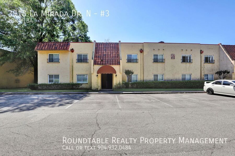 Move in ready 2 bedroom/ 1 bathroom condo! property image