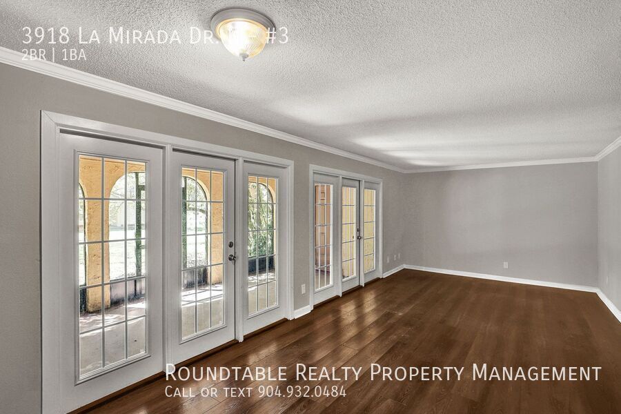 Move in ready 2 bedroom/ 1 bathroom condo! property image