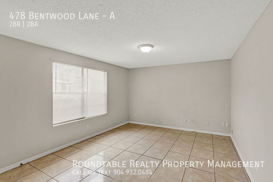 2 bedroom/ 1.5 bathroom apartment in Orange Park. Bottom floor! property image