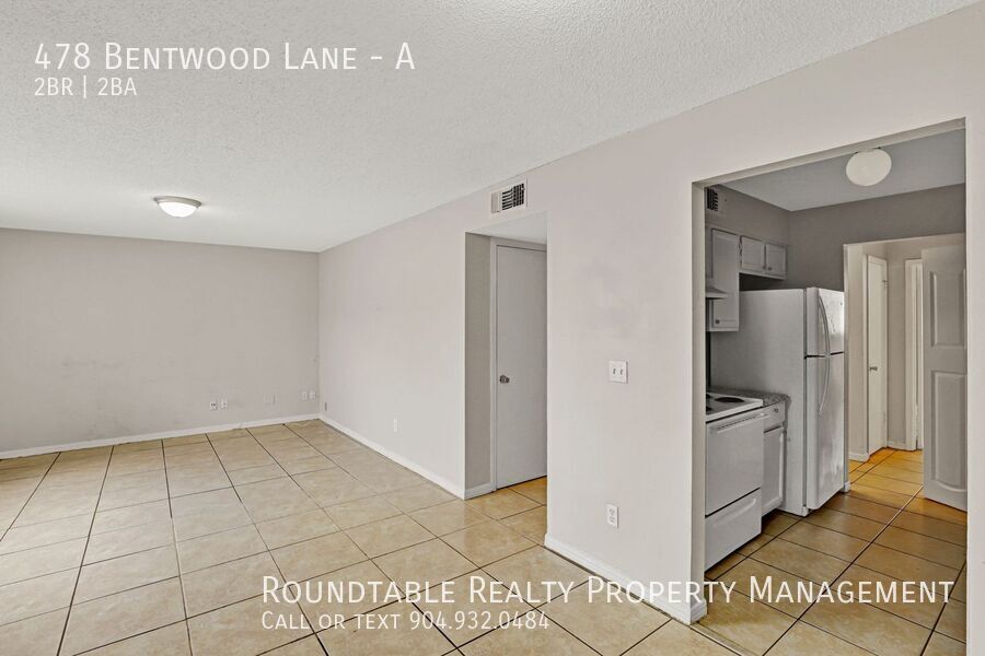 2 bedroom/ 1.5 bathroom apartment in Orange Park. Bottom floor! property image