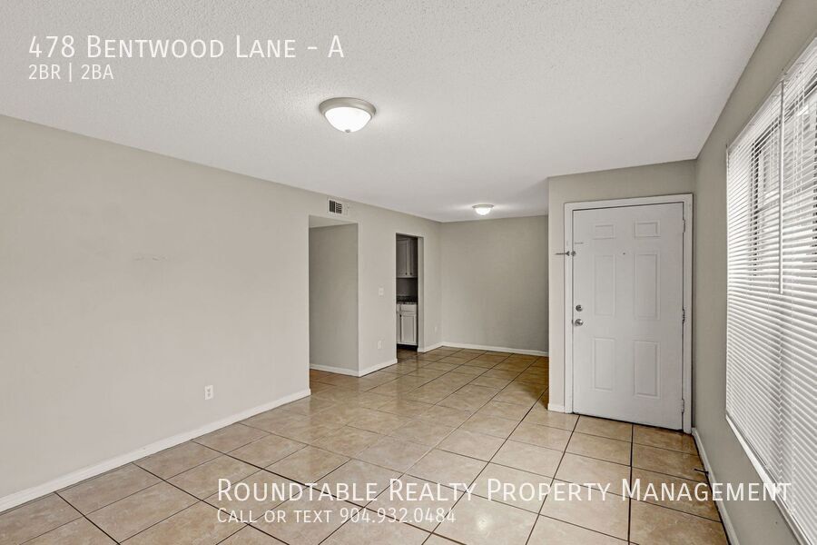 2 bedroom/ 1.5 bathroom apartment in Orange Park. Bottom floor! property image