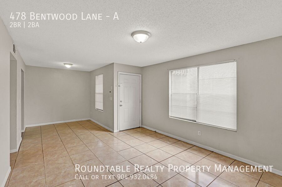 2 bedroom/ 1.5 bathroom apartment in Orange Park. Bottom floor! property image