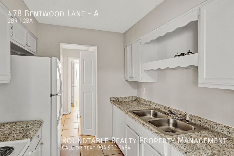 2 bedroom/ 1.5 bathroom apartment in Orange Park. Bottom floor! property image