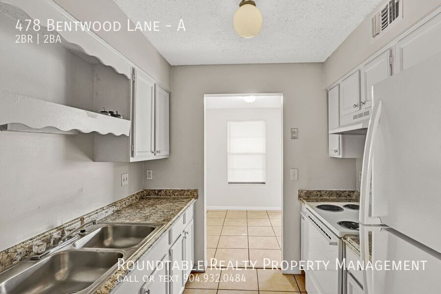 2 bedroom/ 1.5 bathroom apartment in Orange Park. Bottom floor! property image