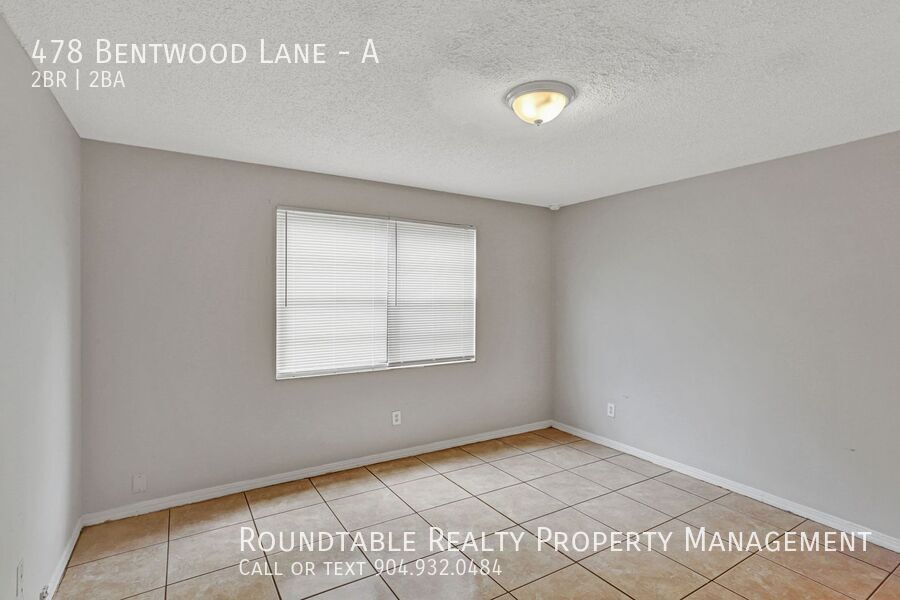 2 bedroom/ 1.5 bathroom apartment in Orange Park. Bottom floor! property image