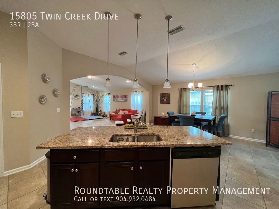 Beautiful 3 bedroom/ 2 bathroom home in Rivercity! property image