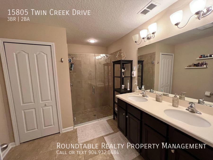 Beautiful 3 bedroom/ 2 bathroom home in Rivercity! property image