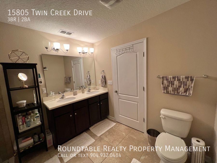 Beautiful 3 bedroom/ 2 bathroom home in Rivercity! property image