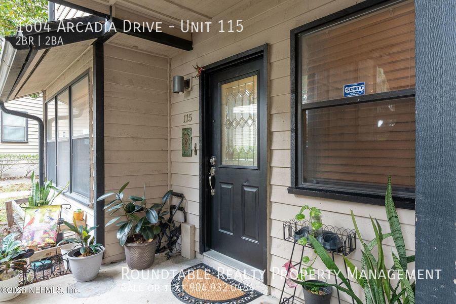 1604 Arcadia Drive Unit 115 Jacksonville, FL 32207 Round Table